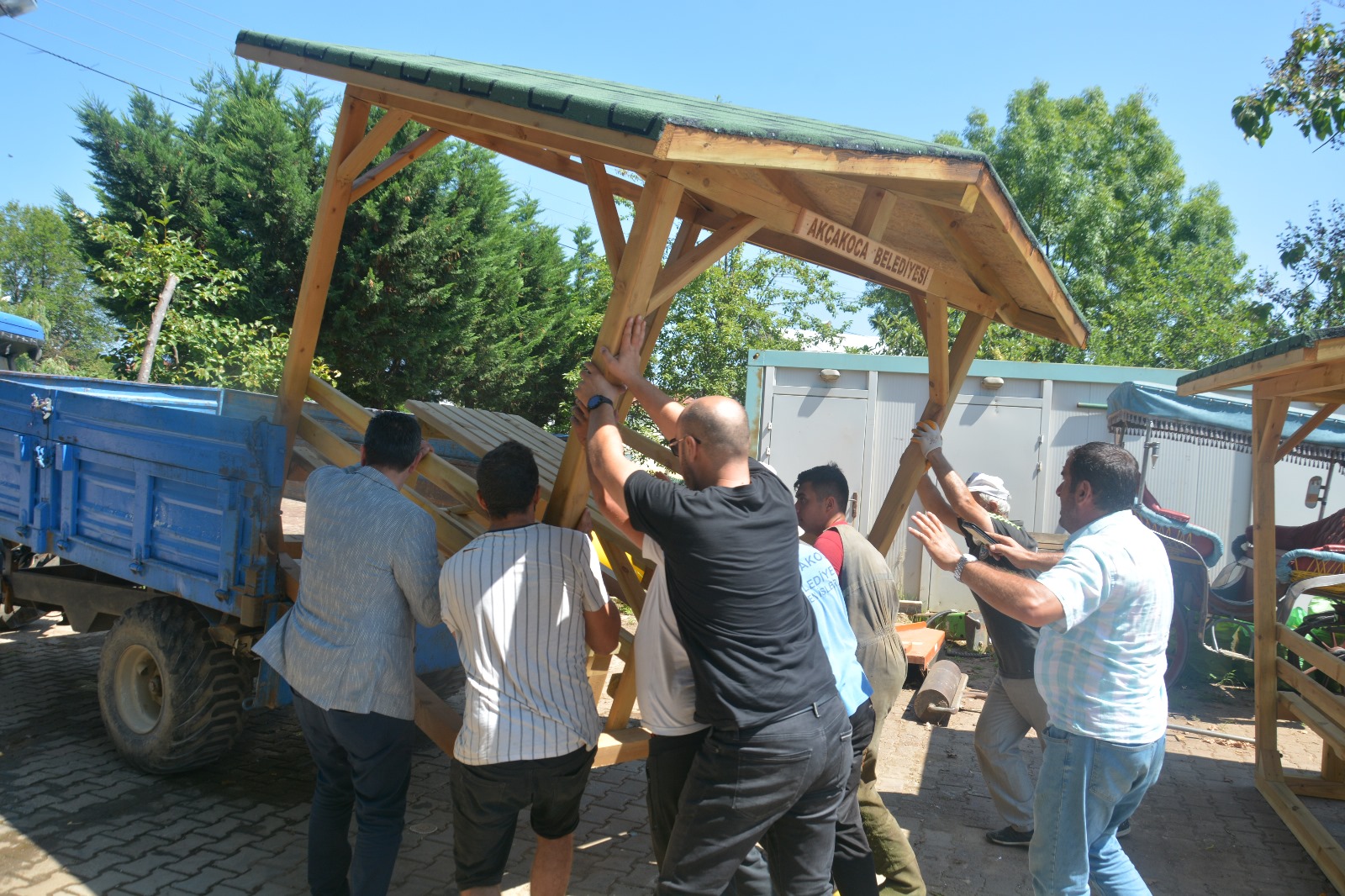 AHŞAP ATÖLYESİNİ ZİYARET ETTİ